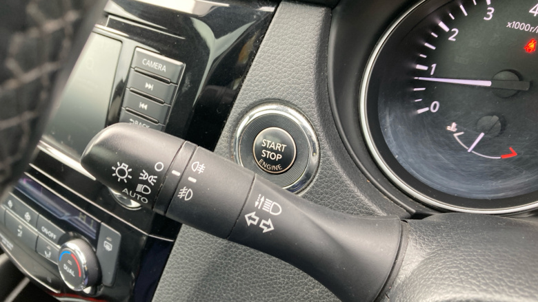 Nissan Qashqai 1.3 DiG-T N-Motion 5dr Petrol Hatchback